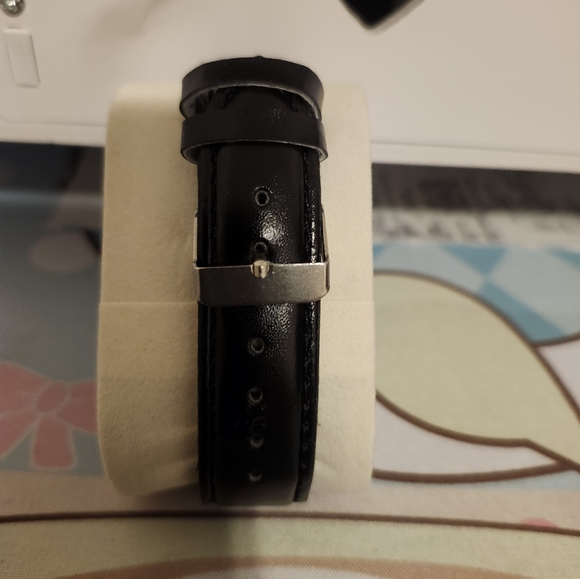 Watch - Picture 2 of 3